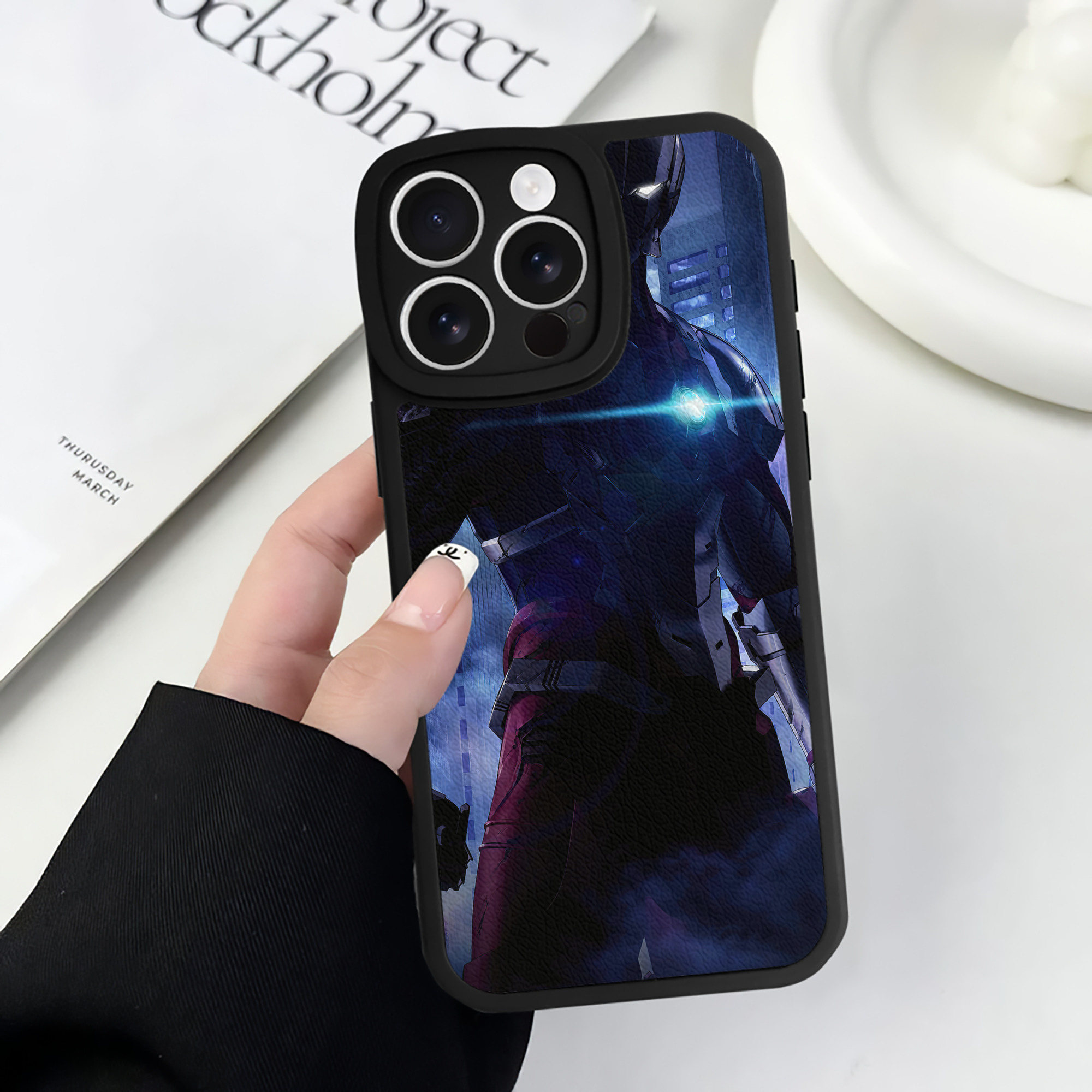 （画像用） ウルトラマン Ultraman 【iPhone 16シリーズ対応】シリコンスマホケース（レザー調） 材質：シリコン
